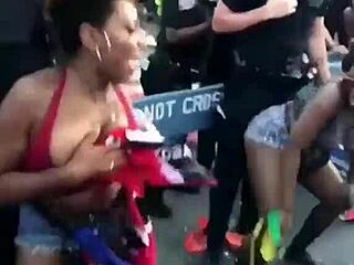 Old Brazilian prostitute shakes huge ass seductively for cop in Salvador