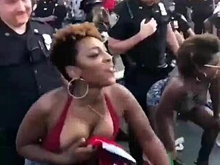 Old Brazilian prostitute shakes huge ass seductively for cop in Salvador