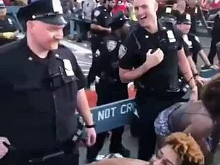 Old Brazilian prostitute shakes huge ass seductively for cop in Salvador