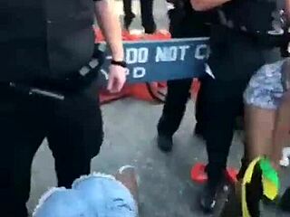 Old Brazilian prostitute shakes huge ass seductively for cop in Salvador