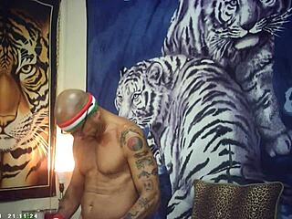 yo maxxx loadz, ever tried stroking that machine backstage like a real italian bodybuilder?