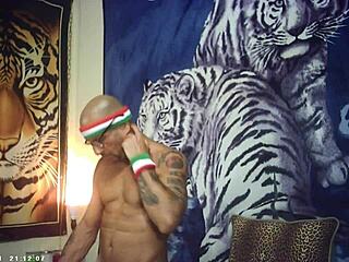 yo maxxx loadz, ever tried stroking that machine backstage like a real italian bodybuilder?