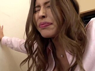 hey, that realtor's tight pants ass got me so horny during the empty house viewing i creampied her doggystyle