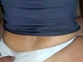 oh damn this tanned venezuelan milf's ass needs more lube...