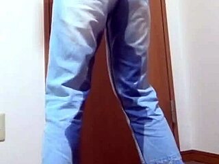 Desperate girl soaks jeans peeing while bro hogs the bathroom