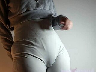 parte 1: trying new leggings like youtuber but showed my hairy pussy cuz i'm such a slutty bitch inmymound 😈🍑