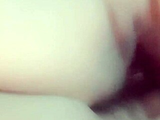 Convenceo a la puta novia de mi amigo para anal duro en su gran culo