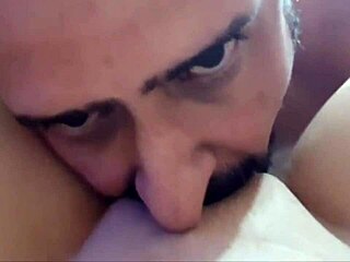 Chupando MUITO essa BUCETINHA rosada da ruiva molhada até gozar