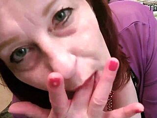 slurping fingers with red lipstick gets me fingering my mature retro pussy