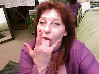 slurping fingers with red lipstick gets me fingering my mature retro pussy
