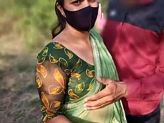 Pados wali bhabhi spreads big pussy wide for rough jungle chudai pounding