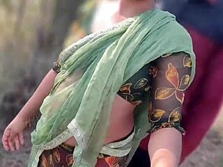 Pados wali bhabhi spreads big pussy wide for rough jungle chudai pounding