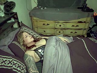 Milf Stepmom Yearns to Share Bed Craving Guests' Attention