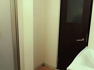omg this mature mommy with huge tits n ass... im suckin cock n creampie cravin bad!!
