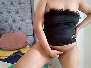 tempting latina milf squirts begging for your hottest custom fantasies