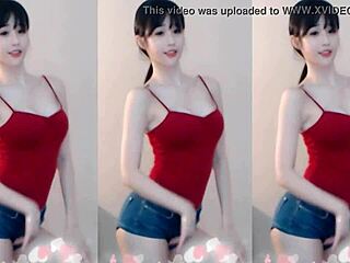 wanna see this sexy chinese girl bouncin up n down tits? 