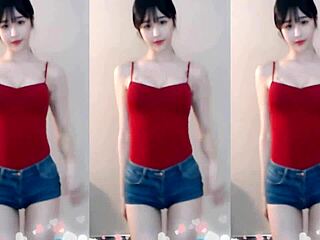 wanna see this sexy chinese girl bouncin up n down tits? 