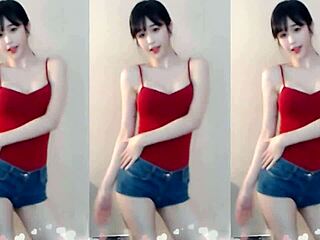 wanna see this sexy chinese girl bouncin up n down tits? 
