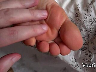 Footjob Cumshot on Pretty Feet