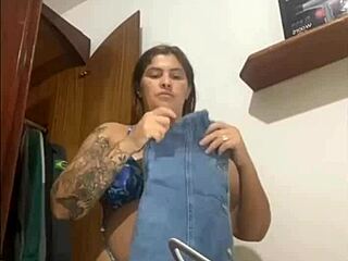 I Flash And Make Guys' Cocks Hard And Wet!