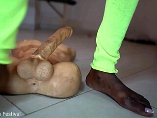 Damn! Dark Skin Skinny Beauty Spreads Her Sweet Pussy So Wide!
