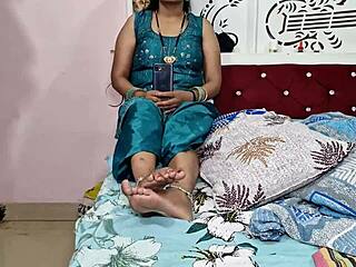 Condom delivery boy demos fucking bhabhi hard with dirty hindi talk?