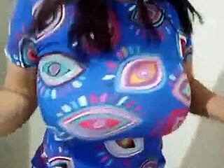 girlfriend dances seductively on cam for boyfriend