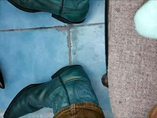i pee right in these tight ankle boots