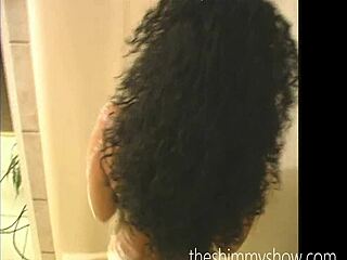 Island Trinidad Hottie Foxy Roxy Gives Steamy Ebony Shower Blowjob!