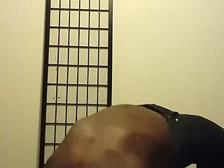 spider crab workout leads to restricted cumshot roleplay on her ass