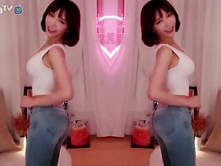 Sexy Korean BJ Winter Dances Erotically In Snow