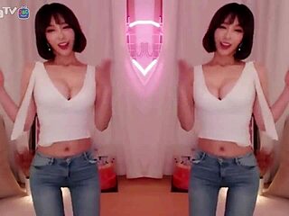 Sexy Korean BJ Winter Dances Erotically In Snow