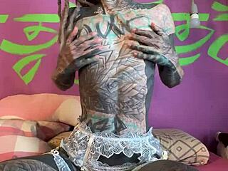 i can't stop fingering my shaved pussy while dirty talking in german as tattooed solo girl