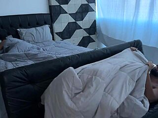 acordei o amigo do corno pra foder gostoso 😈💦