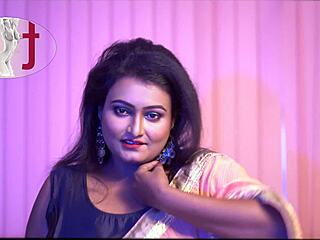 indian beauty strips saree at fashion fiesta and fingers her fat pussy!