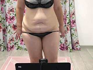 Chubby Russian MILF shakes juicy PAWG ass in panties webcam close-up