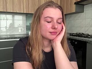 Secretary jucielussie squirts extremely from wet fingering