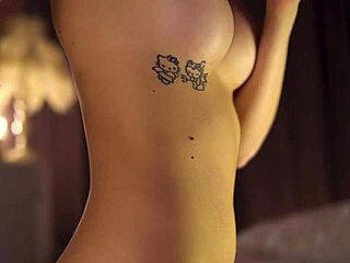 Hey cutie 😍 watch this perfect brunette vibe her wet pussy live!