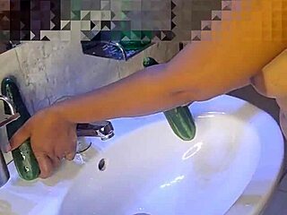whoa this muslim girl fingers her wet pussy so intensely 😩🔥💦 watch her squirt!