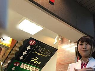 【超貴重】秋葉原の地下アイドルの特典会の様子。顔射ありの裏オプション 1