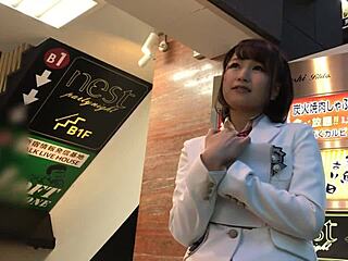 【超貴重】秋葉原の地下アイドルの特典会の様子。顔射ありの裏オプション 1