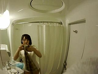 【超貴重】秋葉原の地下アイドルの特典会の様子。顔射ありの裏オプション 1