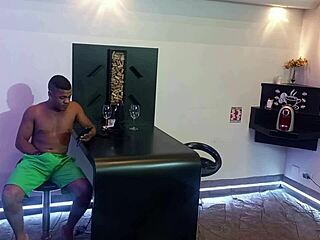 suzie slut em em meu amante bruninho bombom me levou para o motel