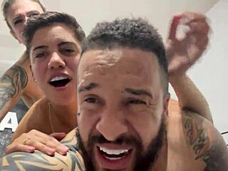 aquel sexo gostoso sentindo a socada ate o fim no cu e na buceta