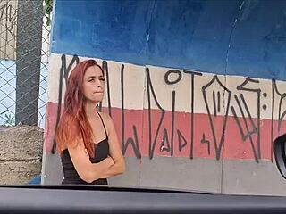 punheta arriscada na rua para estudante que estava no ponto de onibus