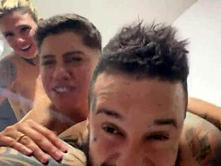 aquel sexo gostoso sentindo a socada ate o fim no cu e na buceta