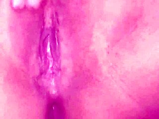 girl enjoys a nice little masturbation session