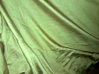 Filling Stepmom Pussy With Sperm In Bed