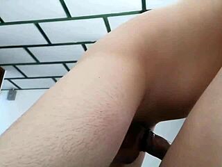 sexo apasionado entre 2 hermanastros se le viene adentro