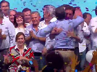 Nada de porno solo macri bailando clasico argentinos